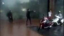 Nhân viên Grand Plaza Trần Duy Hưng đuổi phụ nữ và học sinh khi trú mưa bão