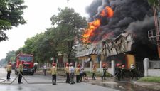Cháy ở khu công nghiệp sát Aeon Mall, khói bốc hàng chục mét
