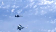 Tiêm kích Su-27 Nga truy đuổi F-18 NATO áp sát máy bay chở Bộ trưởng QP Sergei Shoigu