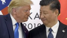 Tổng thống Donald Trump bất ngờ tuyên bố áp thuế 300 tỉ USD hàng Trung Quốc