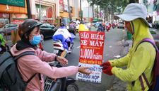 Bảo hiểm siêu rẻ mua trên lề đường, công an phạt như thường