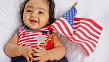Ông Trump xem xét ngừng cấp quyền công dân cho trẻ sinh trên đất Mỹ