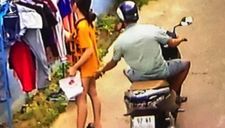 Xử phạt 200.000 VND thanh niên đi xe máy ‘sàm sỡ’ cô gái đang phơi áo quần