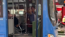 Đình chỉ tài xế xe buýt bấm còi, ép xe, phun nước miếng ở trung tâm Sài Gòn
