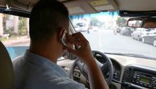 Bộ Công an đề xuất luật hóa cấm dùng điện thoại khi lái ô tô