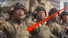 Lính Trung Quốc mang mã QR trên áo chống đạn tại diễu binh quốc khánh