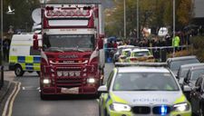 Hành động của lực lượng cảnh sát Anh khi xe chở 39 thi thể trong container rời đi