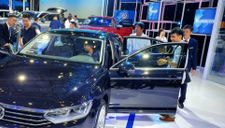 Volkswagen trưng bày xe có bản đồ ‘đường lưỡi bò’, trách nhiệm thuộc về ai?