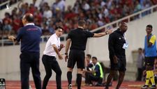 Thua Việt Nam, cầu thủ và BHL Malaysia nổi giận quây trọng tài đòi penalty