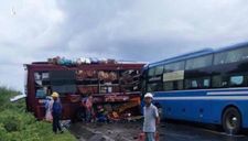 Hai xe khách giường nằm tông nhau, nhiều người nhập viện ở Kon Tum
