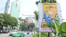 Đường phố Hà Nội rực rỡ trước kỉ niệm 65 năm Ngày giải phóng thủ đô