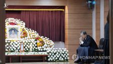 Tổng thống Hàn làm đám tang cho mẹ: Cấm cấp dưới chia buồn, gởi hoa viếng