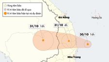 Bão số 5 cách đất liền 100km, người dân xót lòng bán tháo hải sản để chạy bão