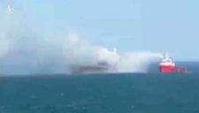 Tàu Trung Quốc cháy rất lớn trên biển Vũng Tàu, Cảnh sát Việt Nam ra hỗ trợ cứu giúp nhiệt tình
