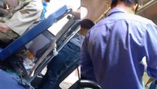 Nữ hành khách ở TP.HCM bức xúc khi người soát vé “cười nhếch mép, vo tròn vé vứt vào sọt rác”