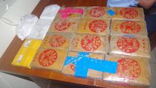 Quảng Nam: Phát hiện can nhựa chứa nhiều bánh màu trắng nghi là heroin