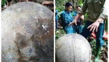 Người dân phát hiện vật thể lạ hình cầu rơi trong rừng phòng hộ ở Tuyên Quang