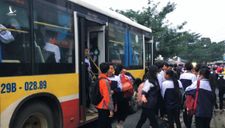CSGT bất ngờ khi xe buýt 60 chỗ chở gần 120 học sinh