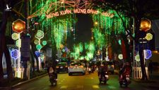 Đường phố TP Hồ Chí Minh lung linh chào đón năm mới 2020