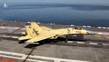Tốn hàng tỷ USD nhưng J-15 chỉ là bản sao lỗi Su-33
