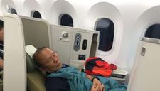 Thầy Park đắp chăn ngủ quên đời khi lên máy bay về Việt Nam