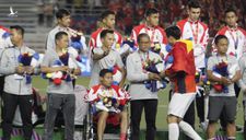 Hành động đáng khen của Văn Hậu với tiền vệ Evan Dimas của Indonesia