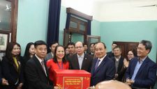 Thủ tướng dâng hương tưởng nhớ Bác Hồ