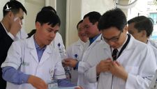 Chúc tết y bác sĩ bệnh viện Việt Đức, Phó Thủ tướng Vũ Đức Đam gây bất ngờ với câu hỏi nhói lòng… 