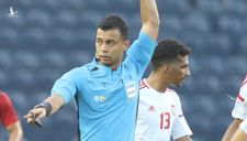 Trọng tài không thổi penalty sau pha chạm tay của cầu thủ UAE