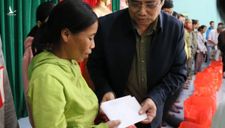Trưởng Ban Tổ chức Trung ương tặng quà người nghèo Quảng Nam