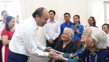 Thủ tướng trao quà Tết cho gia đình chính sách, hộ nghèo, công nhân lao động