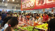 Nửa đêm, dân Sài Gòn vẫn rồng rắn vào siêu thị sắm tết