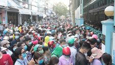 Hàng ngàn người chen lấn mua khẩu trang: Xin bà con bình tĩnh!