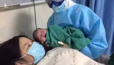 Bé sơ sinh vừa chào đời đã dương tính với virus corona