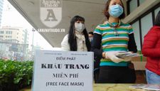 Nhận khẩu trang miễn phí, người dân cảm kích trong nỗ lực chống virus corona Vũ Hán