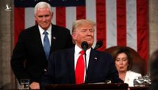 Mở đầu thông điệp liên bang Mỹ, Tổng thống Trump không bắt tay bà Pelosi