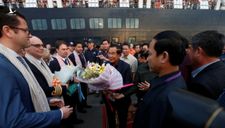 Thủ tướng Hun Sen ra đón chiếc du thuyền bị các nước ‘xua đuổi’
