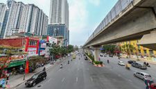 Đường phố Hà Nội vắng như Tết vì dịch Covid-19