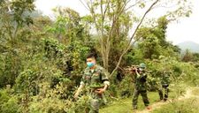 Ăn rau rừng bám chốt kiểm soát Covid-19 nơi biên giới Việt – Lào