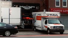 Phát hiện hàng chục thi thể đang phân hủy trên xe tải ở New York