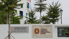Phụ huynh Trường Việt Úc phản ứng về khoản phí khó hiểu trong dịch Covid-19