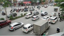 Đường phố Hà Nội nhộn nhịp trở lại sau những ngày đầu thực hiện lệnh ‘cách ly xã hội’