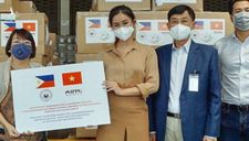 Gia đình Johnathan Hạnh Nguyễn góp 750 ngàn khẩu trang, hơn 16 ngàn bộ bảo hộ chống Covid-19