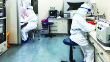 Bộ Công an triệu tập một số cán bộ CDC Hà Nội về mua máy xét nghiệm COVID-19