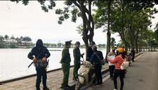 3 người đầu tiên ở Hà Nội bị phạt vì ra đường không có lý do cần thiết