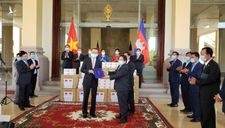 Chủ tịch Quốc hội Vương quốc Campuchia cảm ơn Quốc hội Việt Nam tặng quà phòng chống Covid-19
