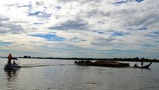 Lật ghe giữa sông Thu Bồn, 5 người mất tích