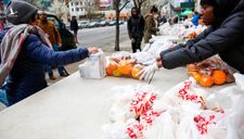 Hàng triệu người dân thành phố New York thiếu lương thực do COVID-19