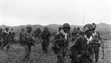 Có một đội quân người Việt bắn vào Việt Minh trong trận Điện Biên Phủ