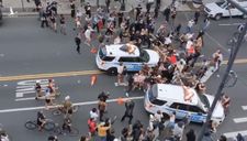 Mỹ lại sôi sục khi cảnh sát tông xe vào người biểu tình vụ George Floyd